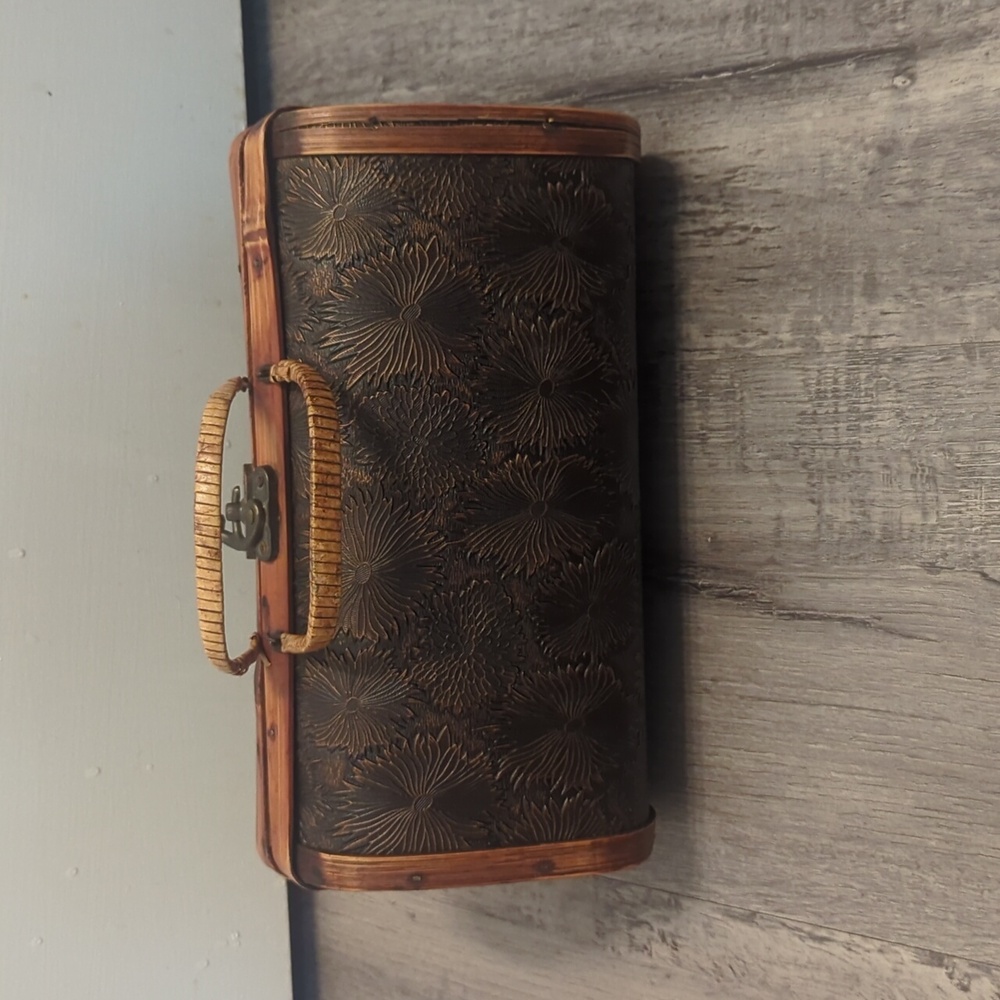 Vintage 1950's Wooden Purse, Embossed Floral Pattern - Picture 3 of 7